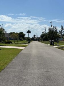 Straße in Cape Coral nach Hurrikan Milton im Oktober 2024